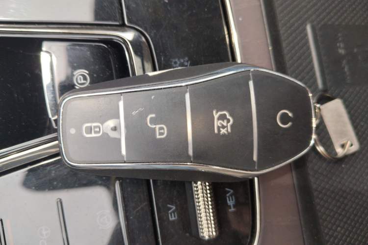 Used BYD Han 2025 DM-i Intelligent Driving Edition 125KM LiDAR Flagship Model Vehicle Key