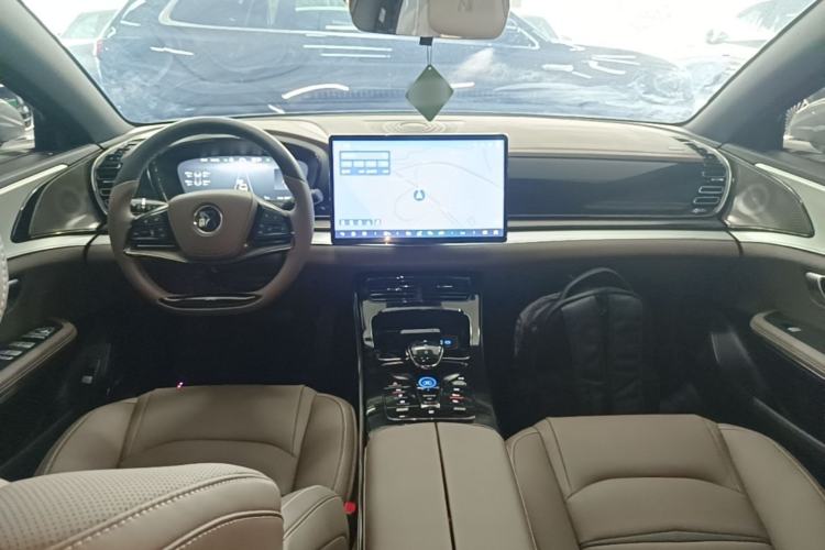Used BYD Han 2025 DM-i 125KM Comfort Model Center Console