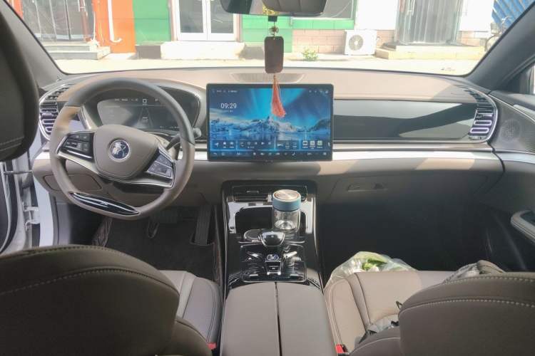 Used BYD Han 2025 EV 605KM Prestige Model Center Console