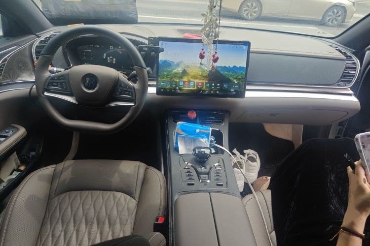 Used BYD Han 2025 DM-i Smart Drive 125KM Prestige Model Center Console