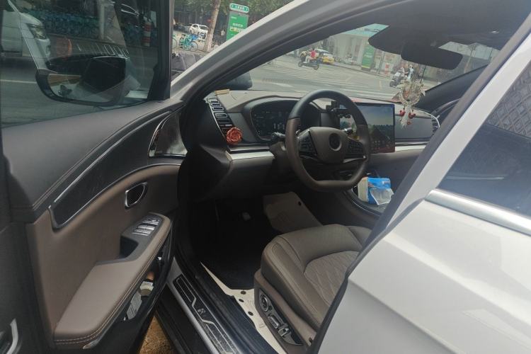 Used BYD Han 2025 DM-i Smart Drive 125KM Prestige Model Driver Seat
