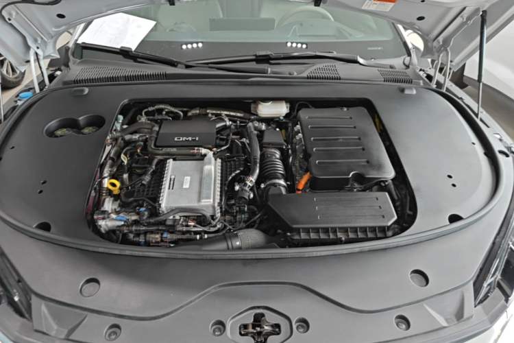 Used BYD Han 2025 DM-i 125KM Prestige Model Engine Bay