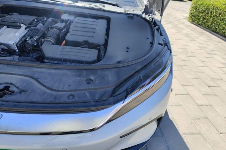 Used BYD Han 2025 DM-i 125KM Elite Model Engine Bay Left