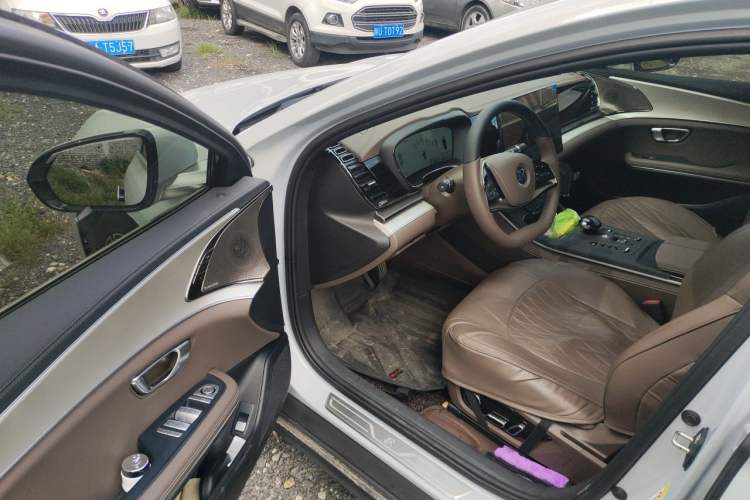 Used BYD Han 2025 EV Intelligent Driving Edition 605KM Prestige Model Interior 3
