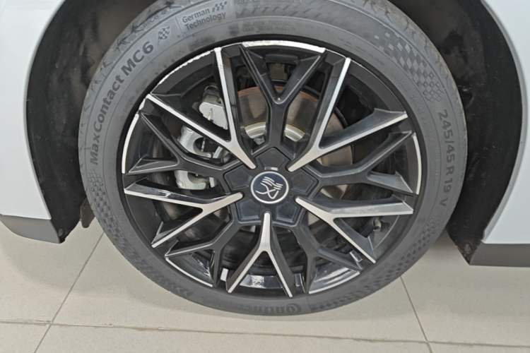 Used BYD Han 2025 DM-i 125KM Prestige Model Left Front Wheel Hub