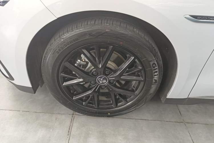 Used BYD Han 2025 DM-i 125KM Comfort Model Left Front Wheel Hub