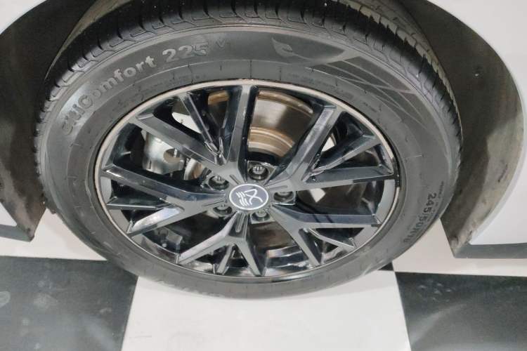 Used BYD Han 2025 DM-i 125KM Elite Model Left Front Wheel Hub