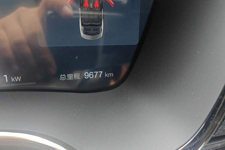 Used BYD Han 2025 DM-i Smart Drive 125KM Prestige Model Odometer Close Up