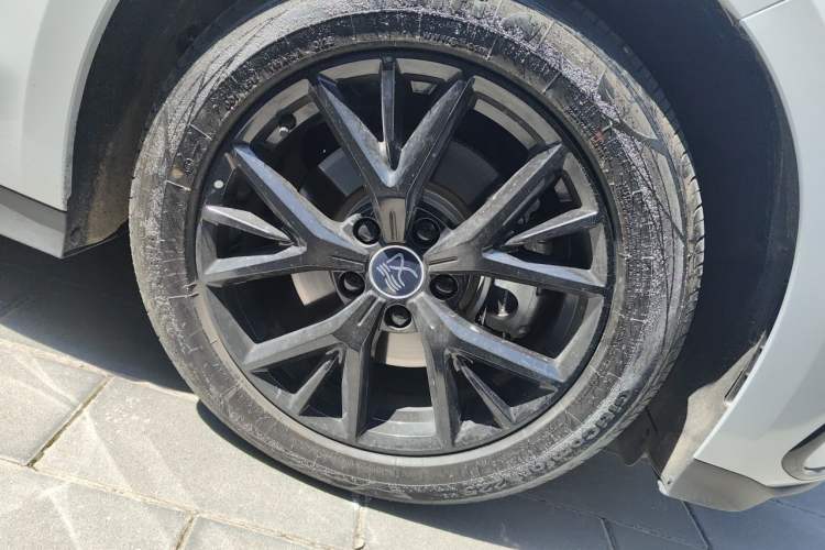 Used BYD Han 2025 DM-i 125KM Elite Model Right Front Wheel Hub