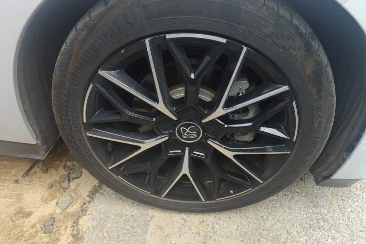 Used BYD Han 2025 DM-i Smart Drive 125KM Prestige Model Right Front Wheel Hub