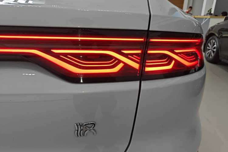 Used BYD Han 2025 DM-i 125KM Prestige Model Right Rear Taillight