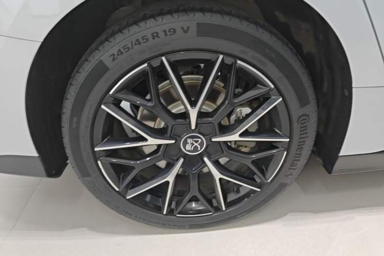 Used BYD Han 2025 DM-i 125KM Prestige Model Right Rear Wheel Hub