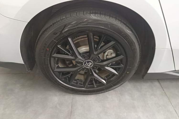 Used BYD Han 2025 DM-i 125KM Comfort Model Right Rear Wheel Hub