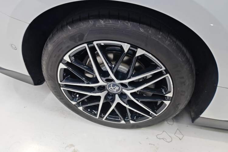 Used BYD Han 2025 EV 605KM Prestige Model Right Rear Wheel Hub