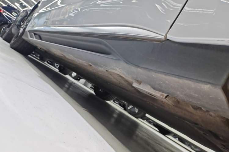 Used BYD Han 2025 EV 605KM Prestige Model Right Side Sill