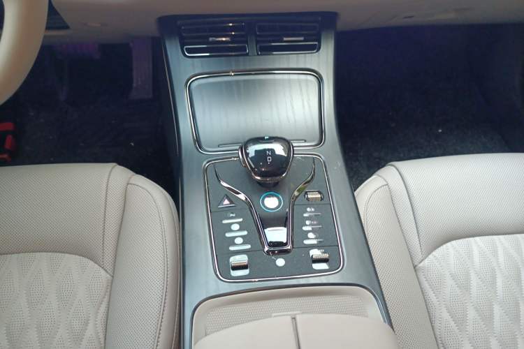 Used BYD Han 2025 DM-i 125KM Elite Model Gear Lever