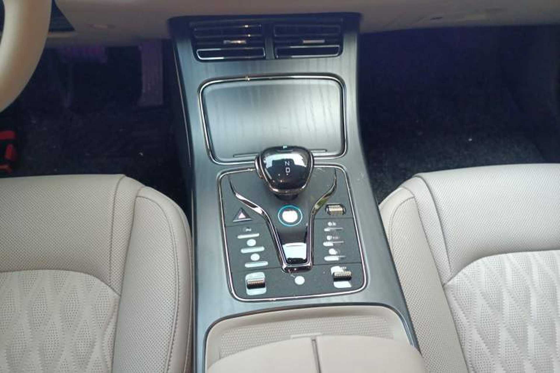 Used BYD Han 2025 DM-i 125KM Elite Model Gear Lever