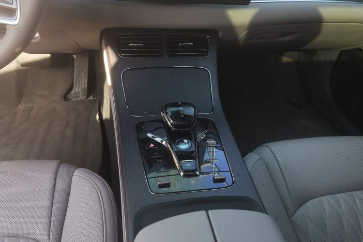 Used BYD Han 2025 DM-i Intelligent Driving Edition 125KM LiDAR Flagship Model Gear Lever
