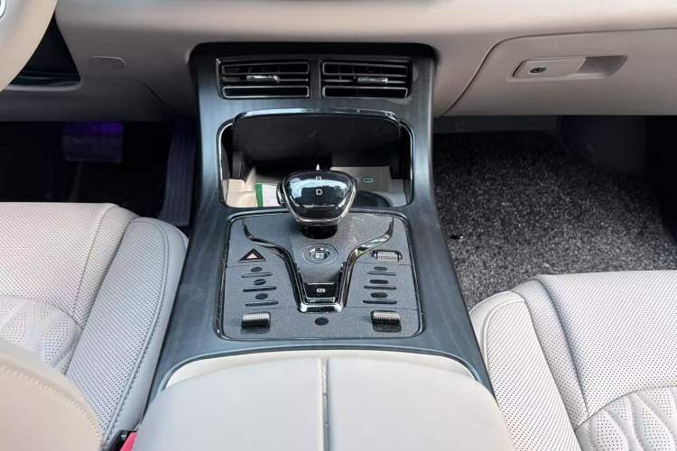 Used BYD Han 2025 DM-i 125KM Elite Model Interior 5