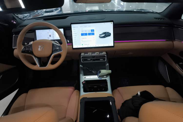 Used BYD Han L 2025 EV 701 km LiDAR Flagship Edition Center Console