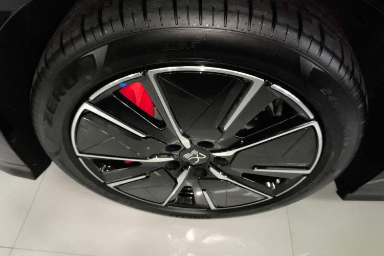 Used BYD Han L 2025 EV 701 km LiDAR Flagship Edition Left Front Wheel Hub