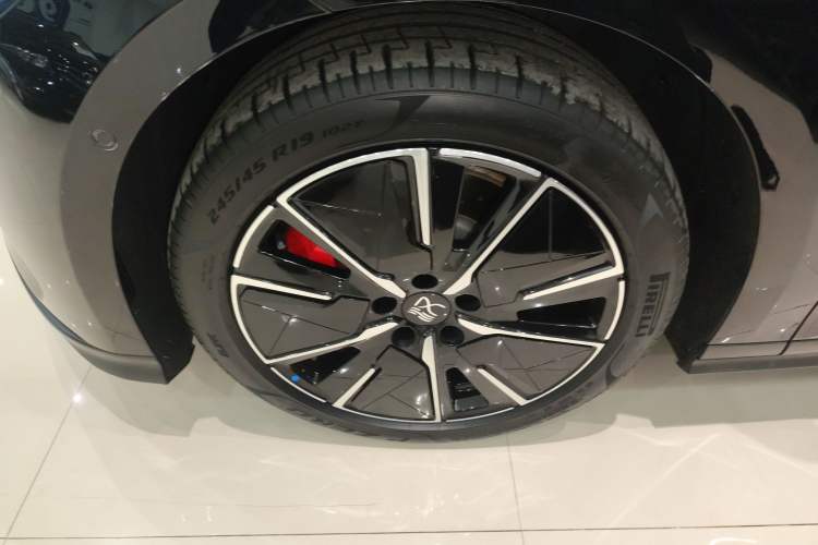 Used BYD Han L 2025 EV 701 km LiDAR Flagship Edition Left Front Wheel Hub