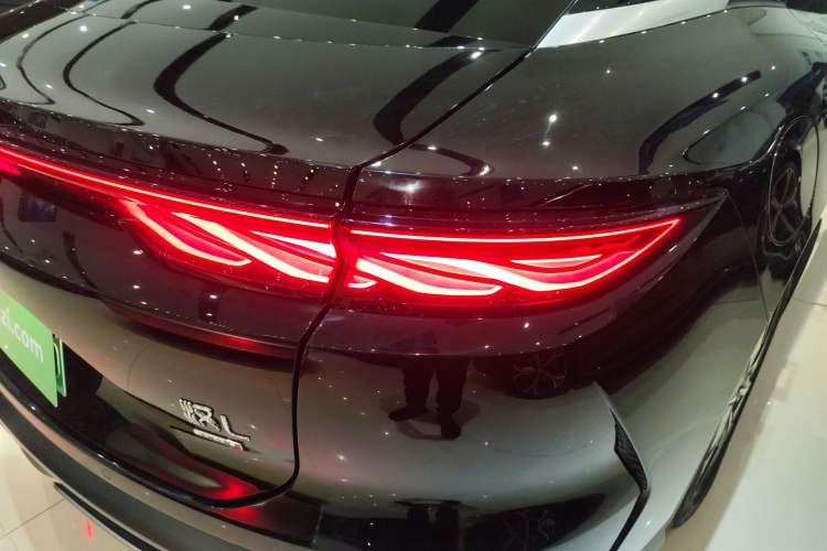 Used BYD Han L 2025 EV 701 km LiDAR Flagship Edition Right Rear Taillight