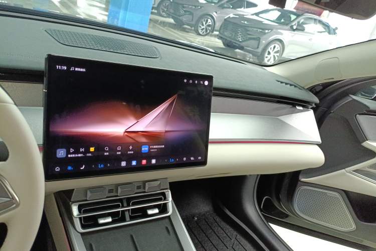 Used BYD Han L 2025 EV 701KM LiDAR Deluxe Edition Audio And AC Panel
