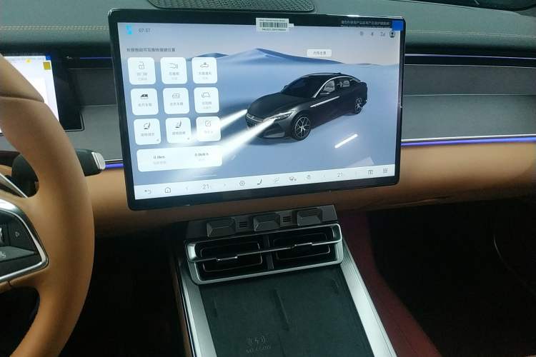 Used BYD Han L 2025 EV 701 km LiDAR Flagship Edition Audio And AC Panel