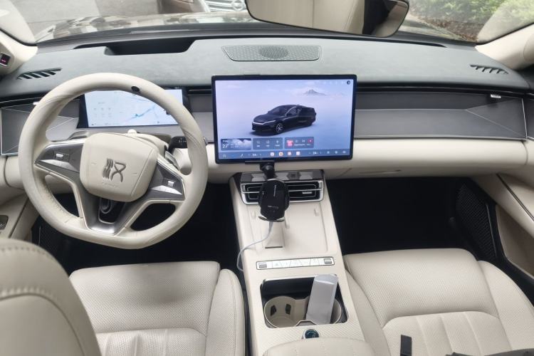 Used BYD Han L 2025 EV 701 km LiDAR Flagship Edition Center Console