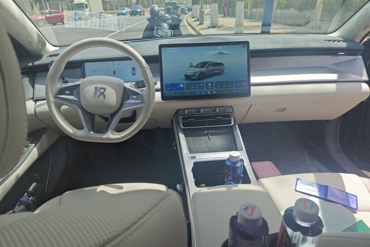 Used BYD Han L 2025 EV 701KM LiDAR Deluxe Edition Center Console