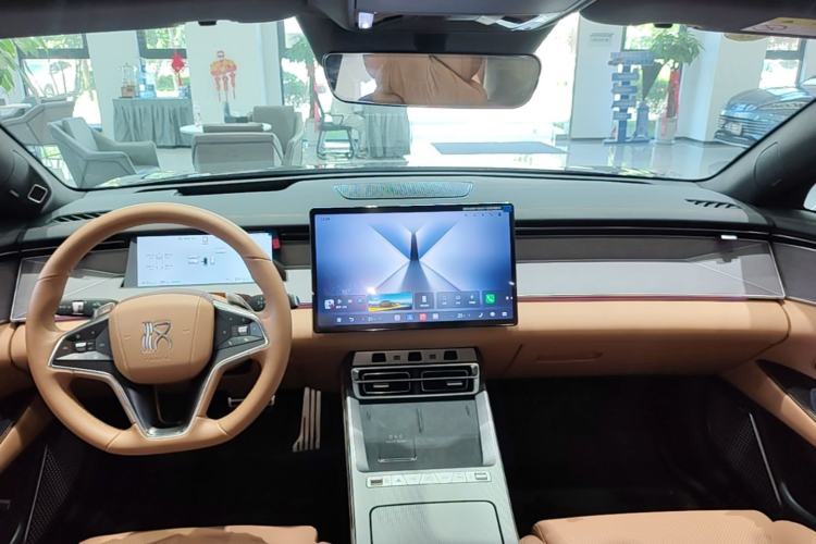 Used BYD Han L 2025 EV Four-Wheel Drive LiDAR Flagship Model Center Console