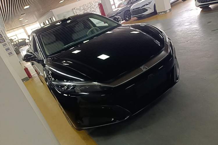 Used BYD Han L 2025 DM-i 200KM LiDAR Luxury Model Front Right 45 Deg