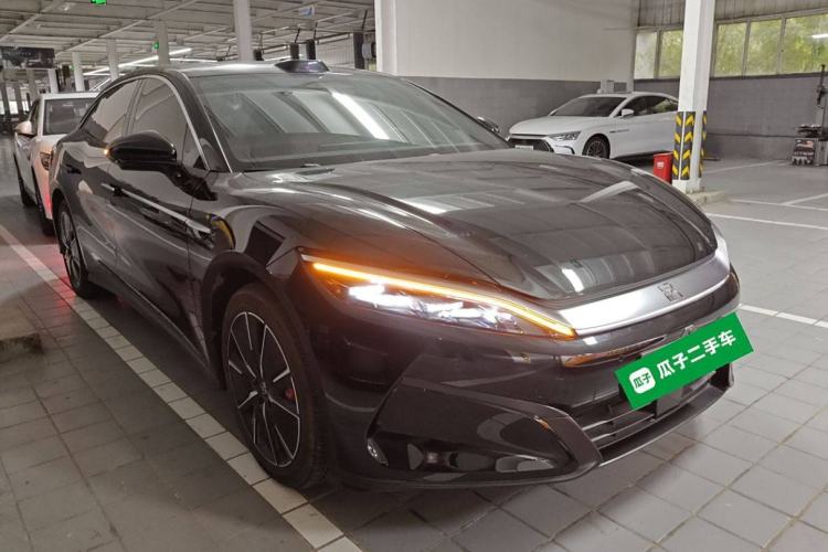 Used BYD Han L 2025 EV 701KM LiDAR Deluxe Edition Front Right 45 Deg