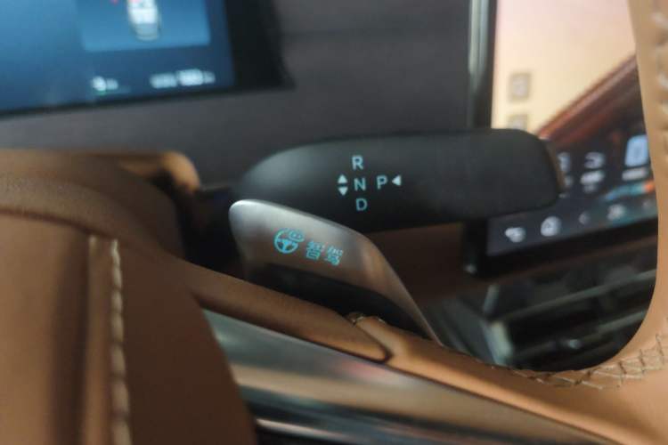 Used BYD Han L 2025 DM-p Four-Wheel-Drive LiDAR Flagship Model Gear Lever