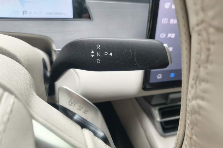 Used BYD Han L 2025 EV 701 km LiDAR Flagship Edition Gear Lever