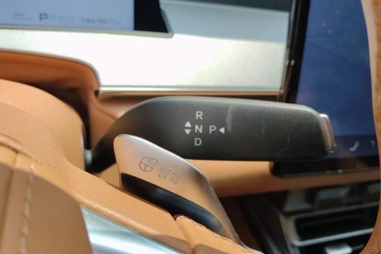 Used BYD Han L 2025 DM-i 200KM LiDAR Luxury Model Gear Lever