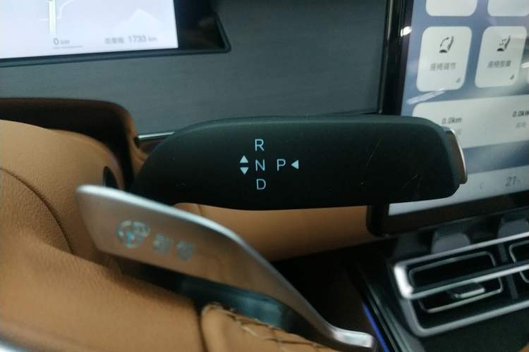 Used BYD Han L 2025 EV 701 km LiDAR Flagship Edition Gear Lever