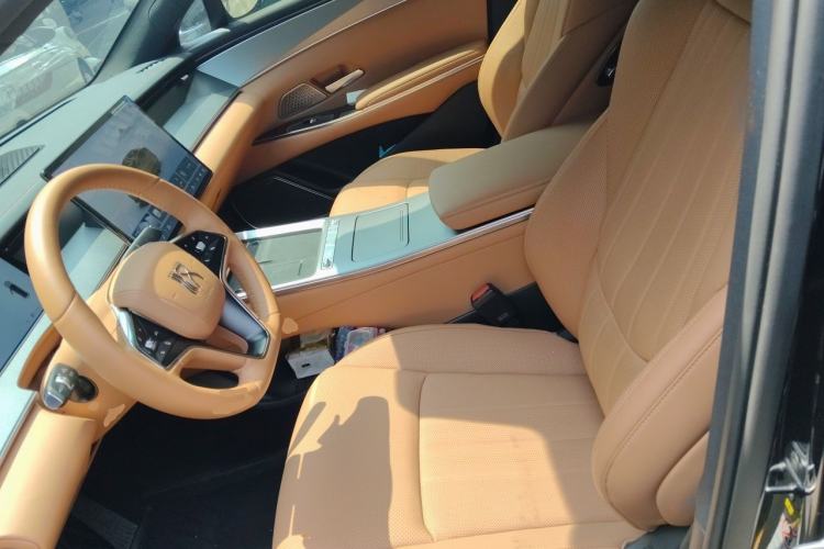 Used BYD Han L 2025 DM-i 200KM LiDAR Luxury Model Left Front Seat