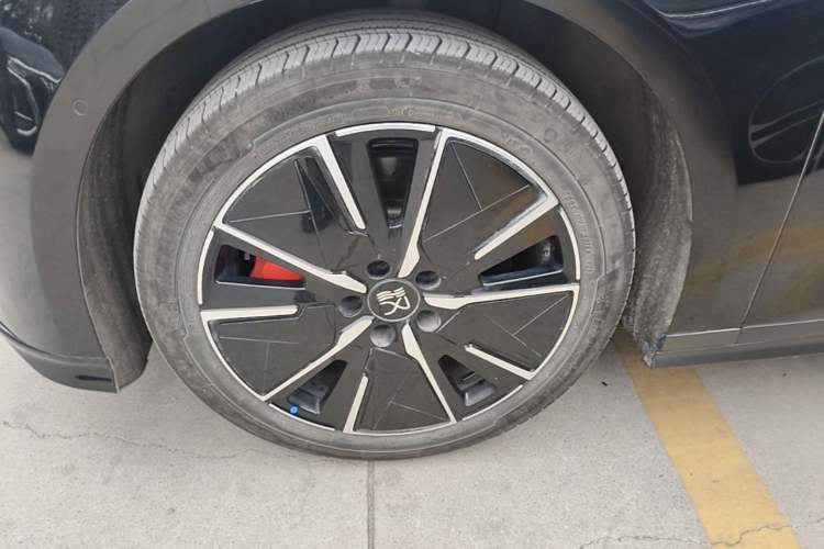 Used BYD Han L 2025 EV 701KM LiDAR Deluxe Edition Left Front Wheel Hub