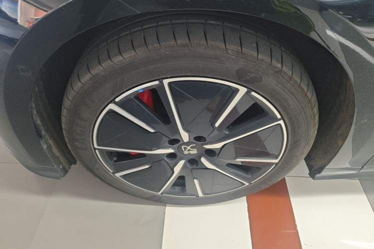Used BYD Han L 2025 DM-i 200km LiDAR Flagship Model Left Front Wheel Hub