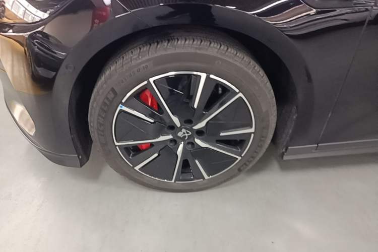 Used BYD Han L 2025 EV 701KM LiDAR Deluxe Edition Left Front Wheel Hub