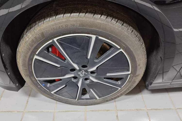 Used BYD Han L 2025 EV 701KM LiDAR Deluxe Edition Left Front Wheel Hub