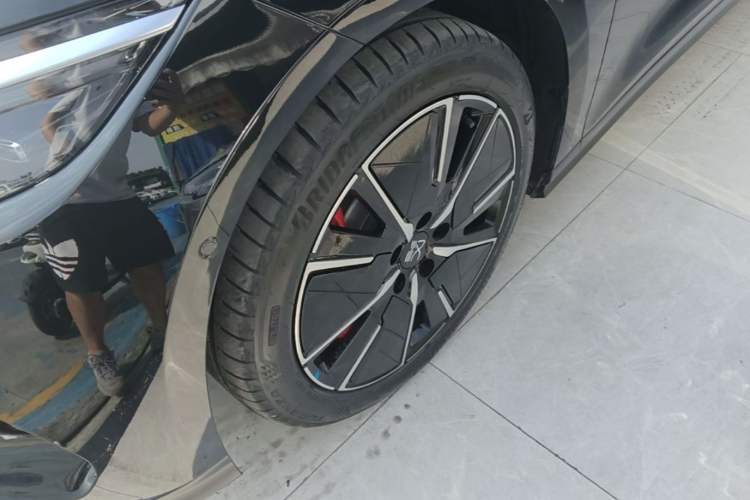 Used BYD Han L 2025 DM-i 200KM LiDAR Luxury Model Left Front Wheel Hub