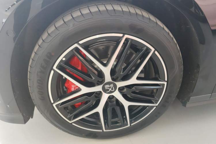 Used BYD Han L 2025 DM-p Four-Wheel-Drive LiDAR Flagship Model Left Front Wheel Hub