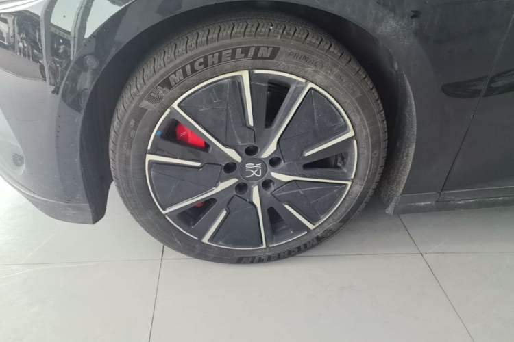 Used BYD Han L 2025 EV 701 km LiDAR Flagship Edition Left Front Wheel Hub