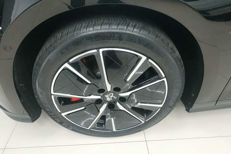 Used BYD Han L 2025 EV 701 km LiDAR Flagship Edition Left Front Wheel Hub