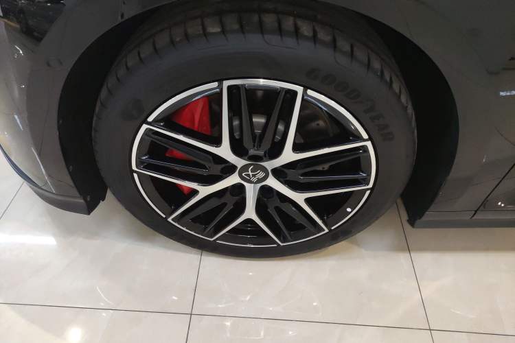 Used BYD Han L 2025 DM-p Four-Wheel-Drive LiDAR Flagship Model Left Front Wheel Hub