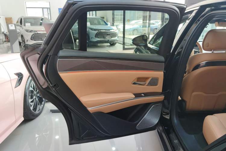 Used BYD Han L 2025 DM-p Four-Wheel-Drive LiDAR Flagship Model Left Rear Door Interior