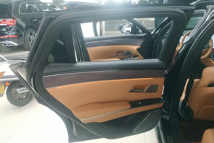 Used BYD Han L 2025 EV 701 km LiDAR Flagship Edition Left Rear Door Interior